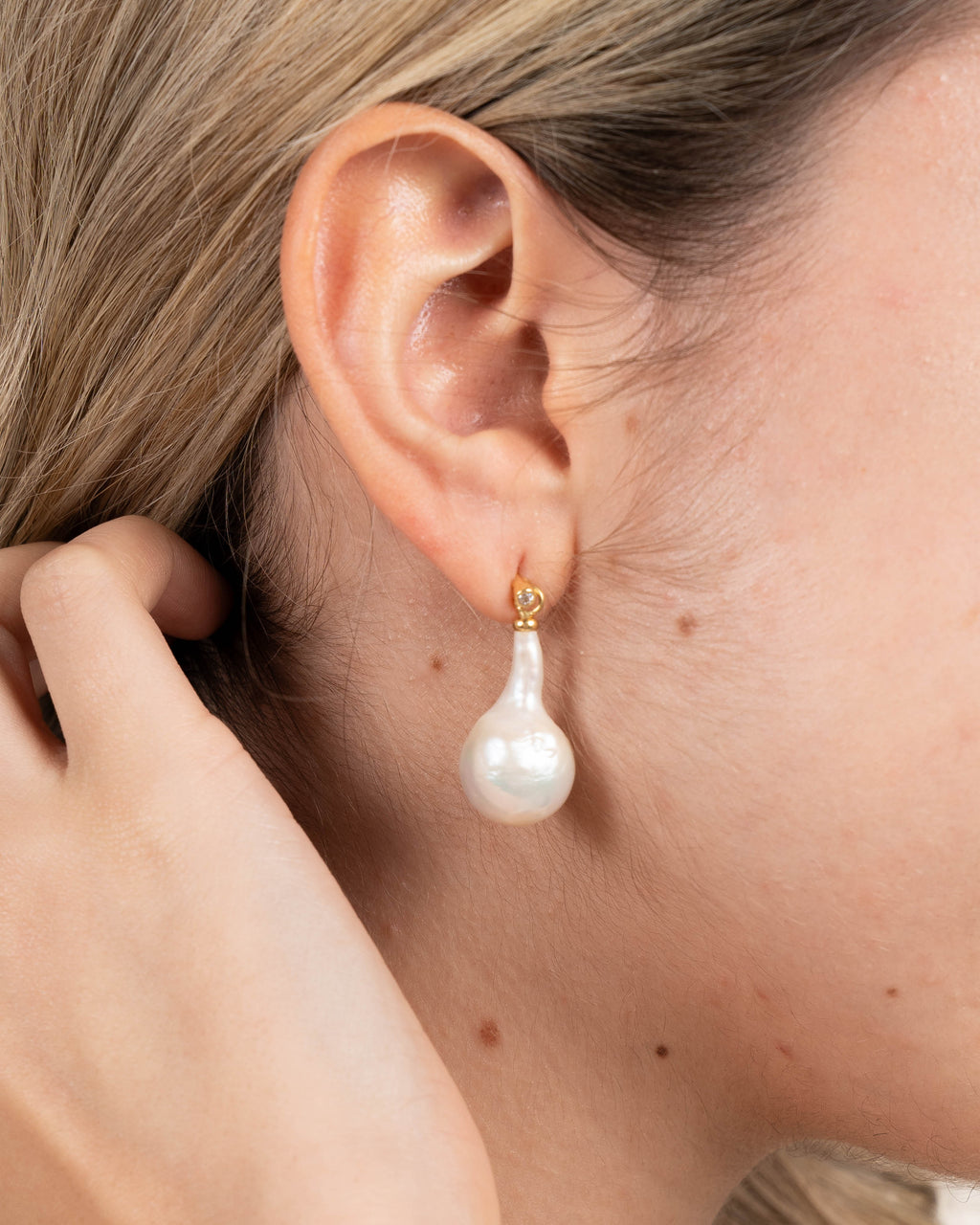Teardrop Pearl Earring