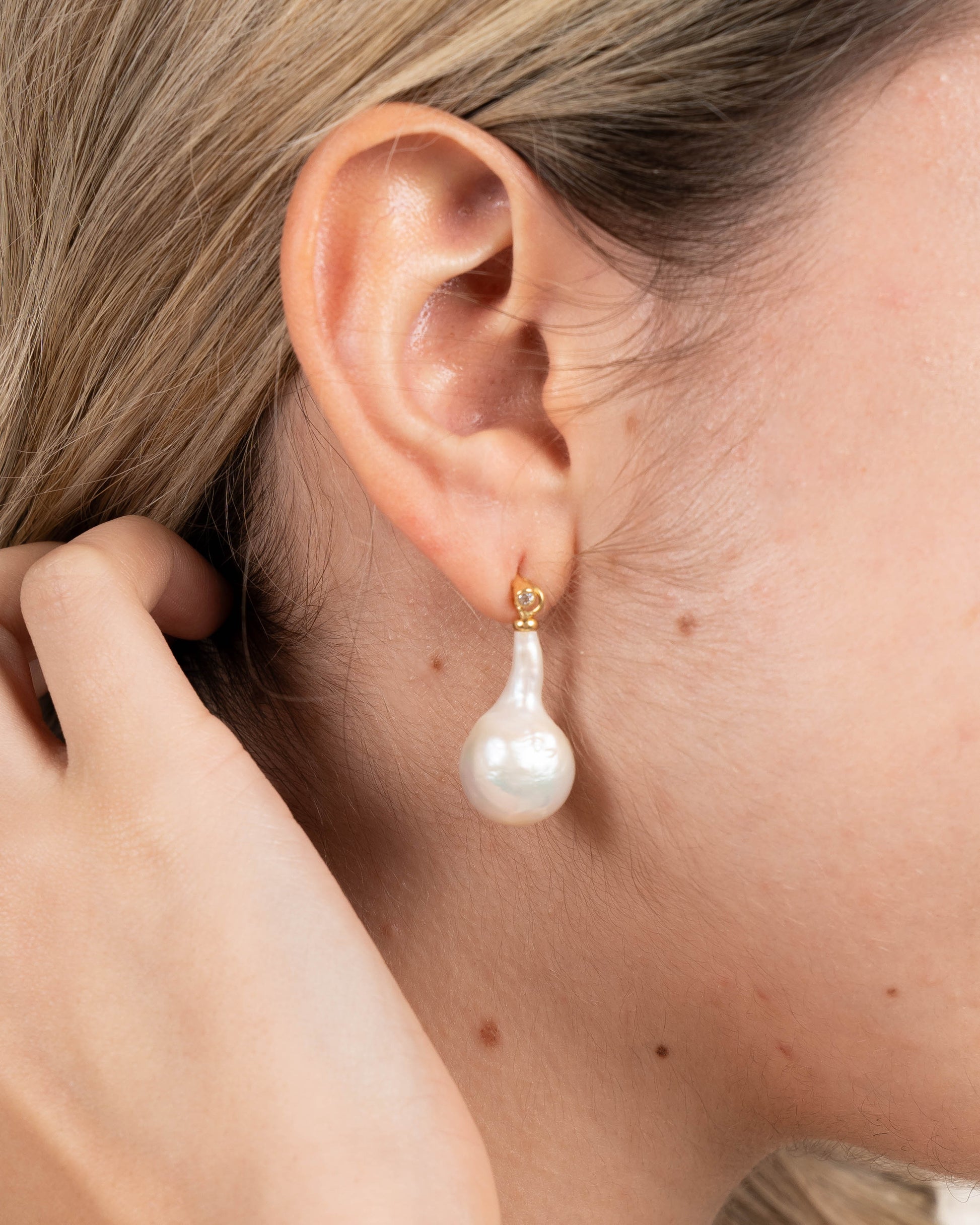 Teardrop Pearl Earring